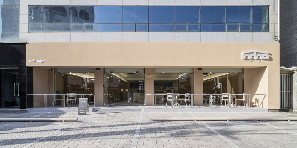 白色梦幻 | 现代简约风格的咖啡厅设计-2