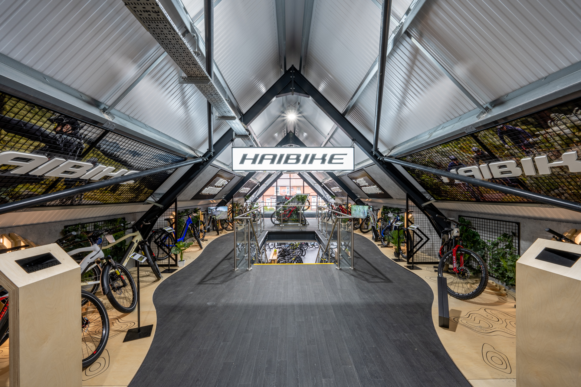 英伦高端自行车品牌 Haibike 的工业奢华零售体验丨英国丨Design4Retail-0