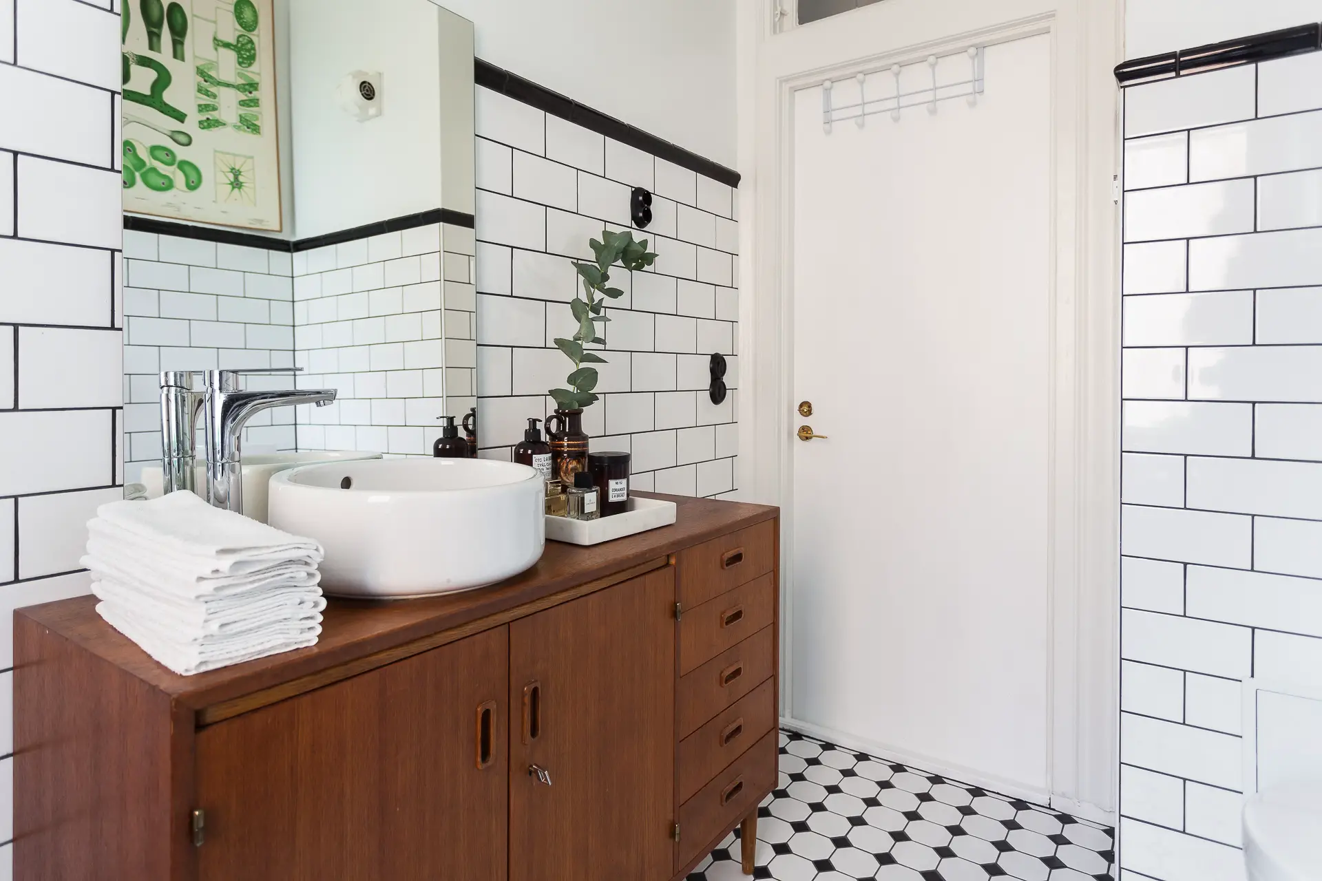 奇特人体模型装饰 | 铜制背挡板的巧妙运用-13