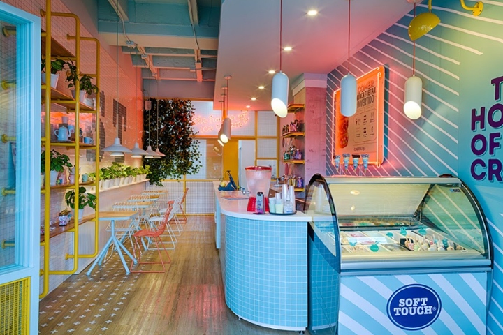 哥伦比亚 Soft Touch frozen yogurt 店 设计独特吸睛-1