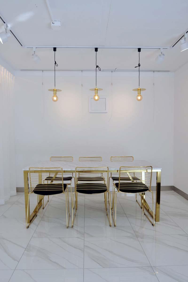 简约白诠释美妆品牌展示空间-10