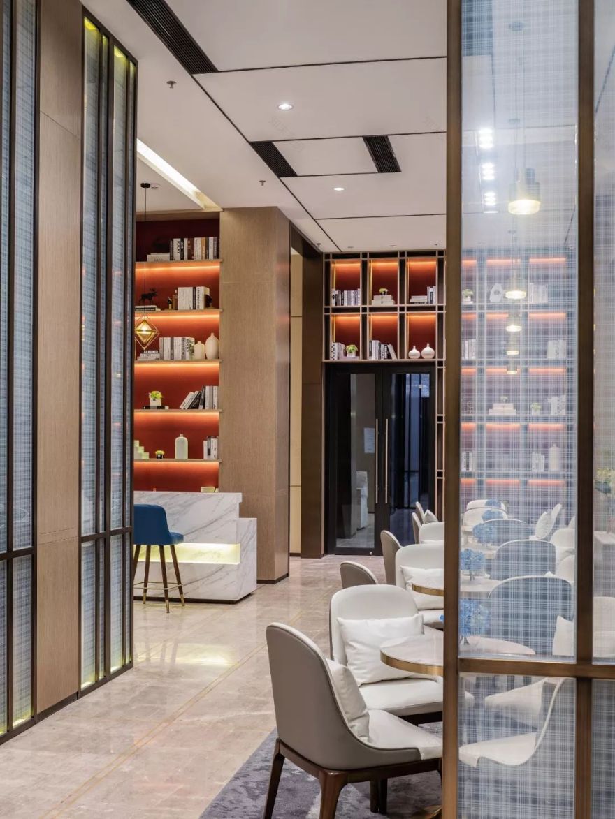 爵士白点缀中国红,简约线条尽显时尚范!-25