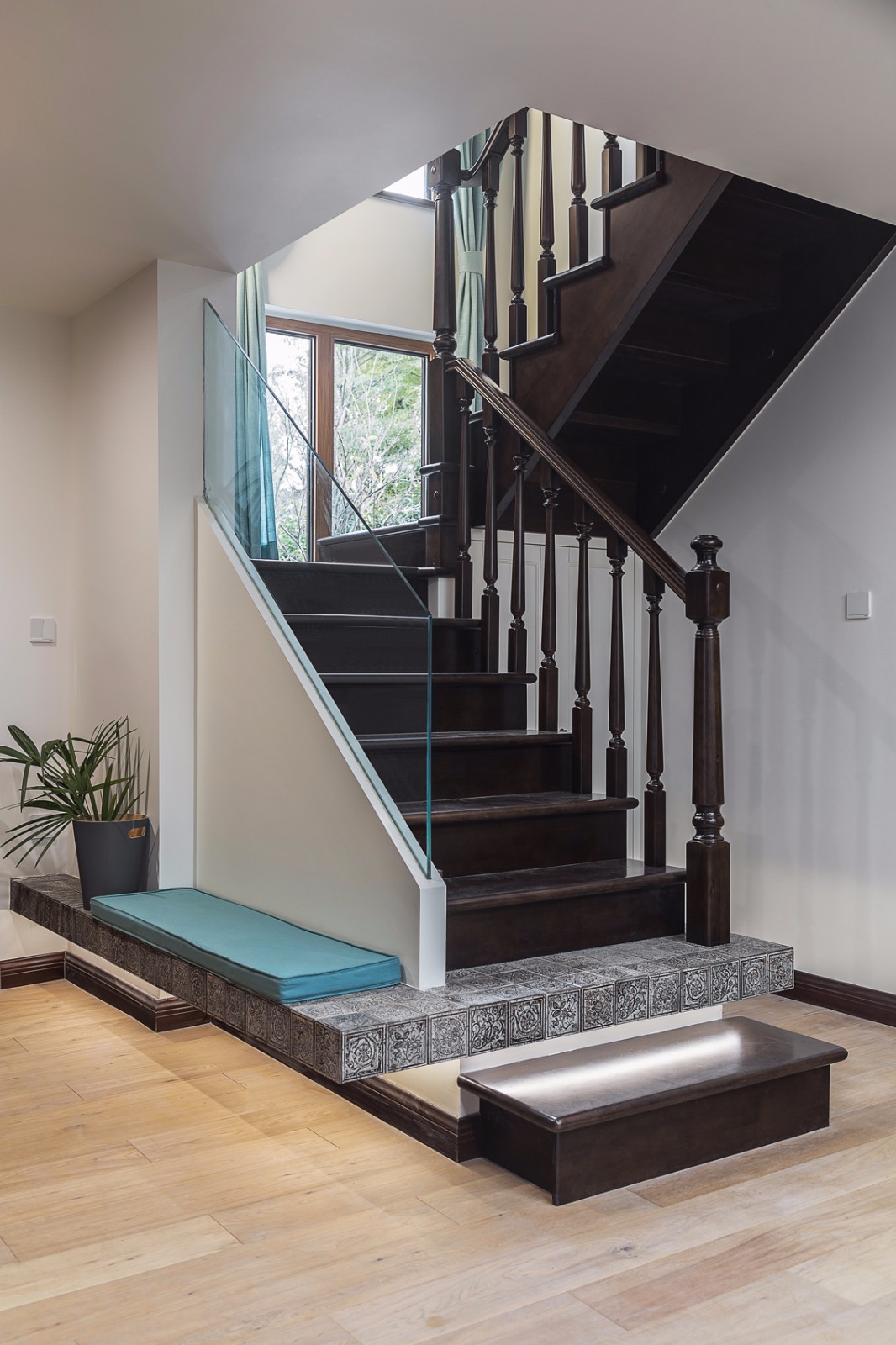 青城山下的现代简约之家-9