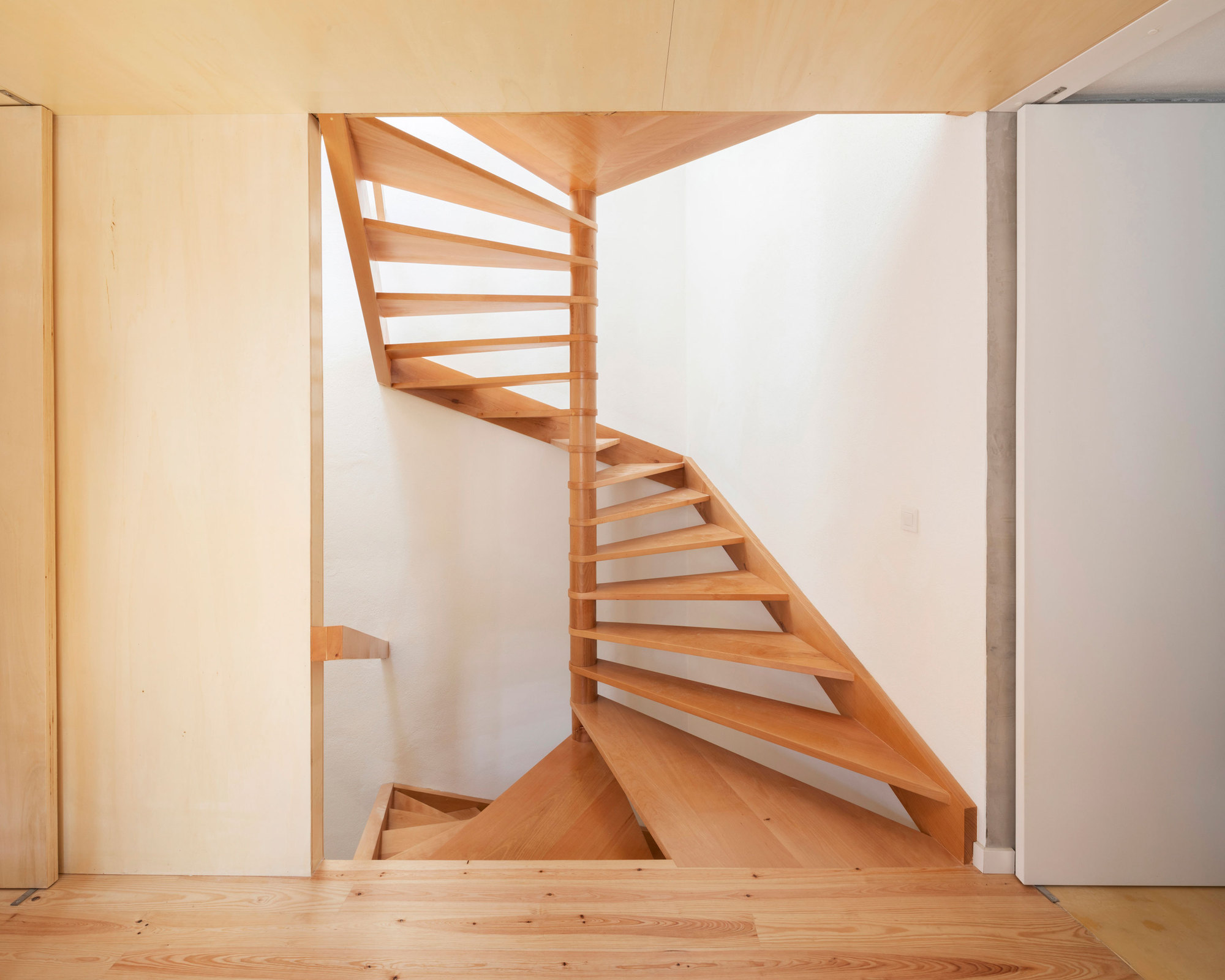 葡萄牙历史小镇中的跨洋重建公寓-11