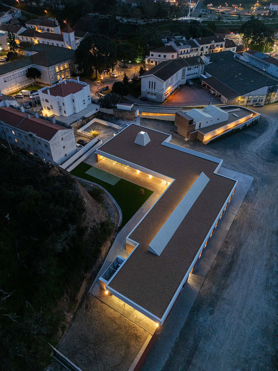 奥德米拉脑瘫患者康复中心丨葡萄牙丨奥德米拉市议会市政工程处-56