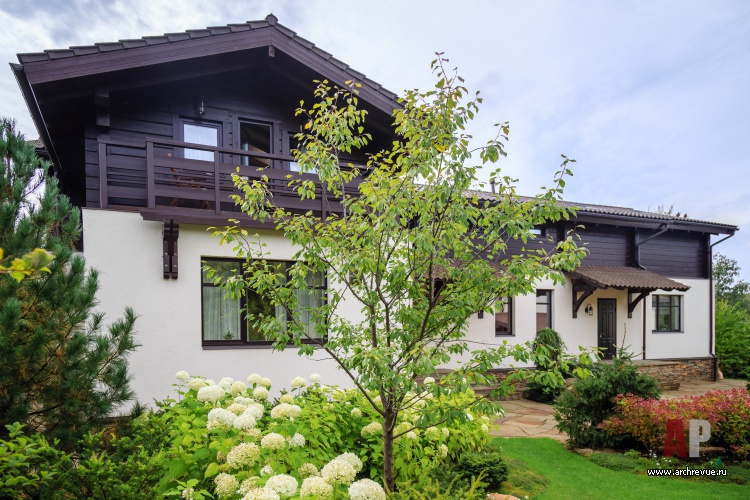 两 层 带 浴 室 和 花 园 的 现 代 风 格 木 屋 设 计-12