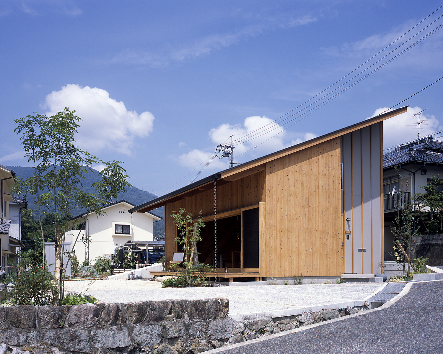 日本广岛 Kamihera 极简住宅 | 双高度天花板与倾斜空间设计-5