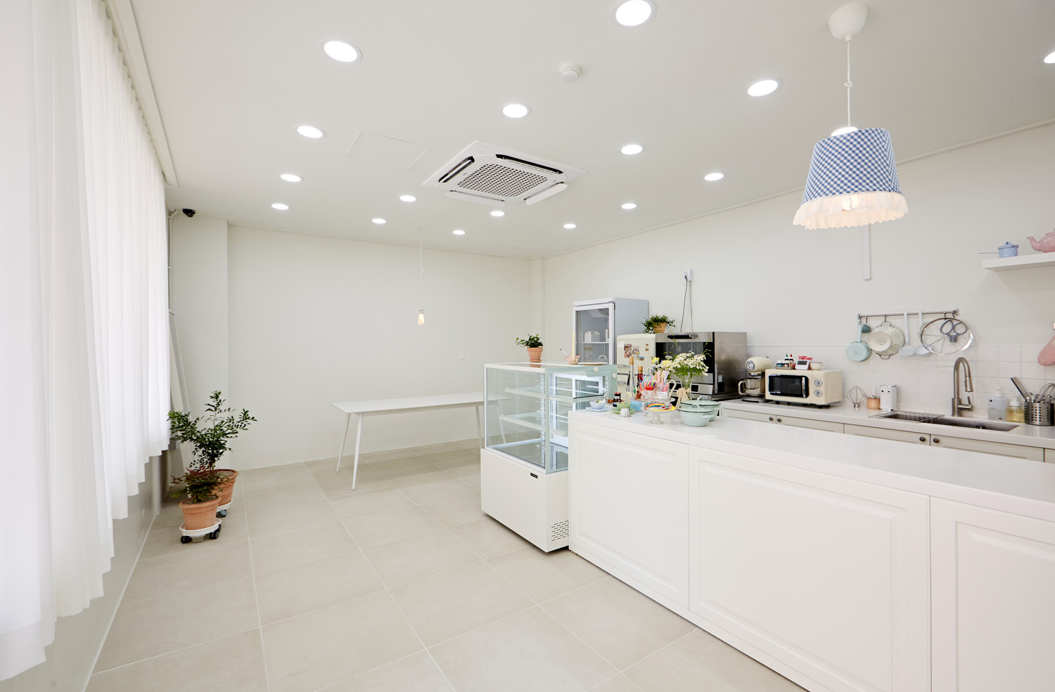 白色简约设计，10 平米小店翻倍吸睛-4