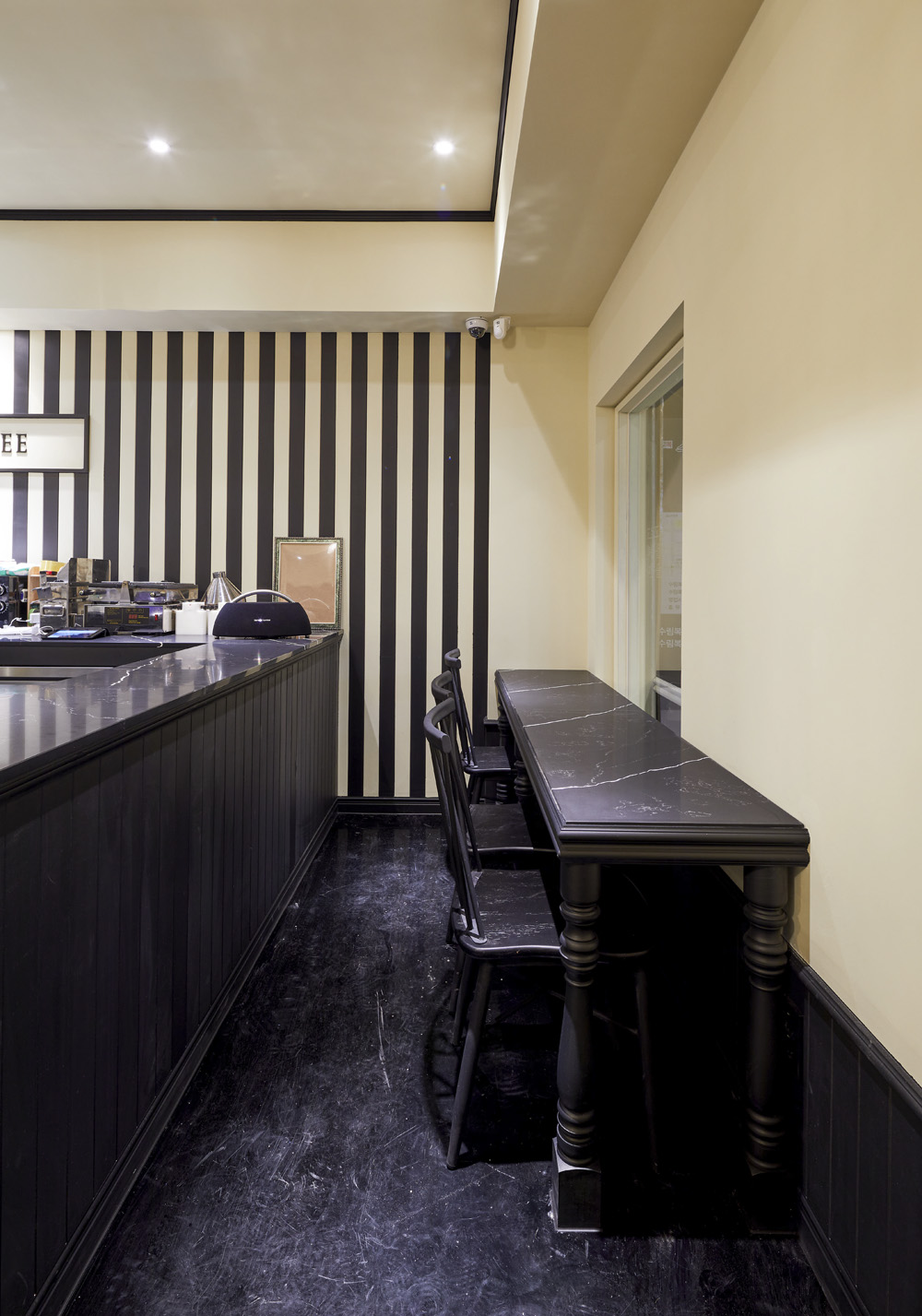 首尔“Hamesmith Coffee” | 现代简约风格，点亮 17 平米小空间-8