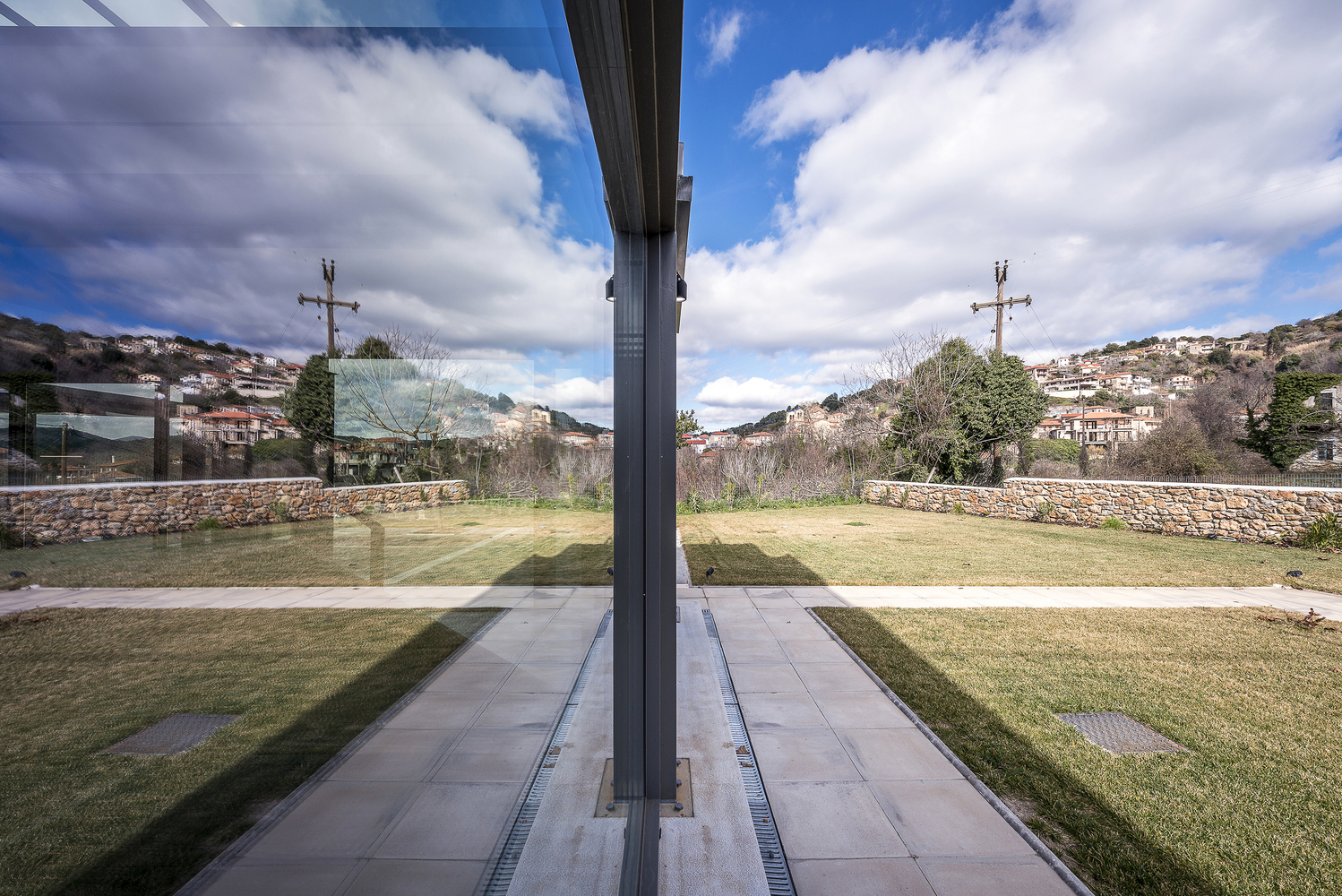 希腊山间住宅的现代钢结构玻璃延伸-28