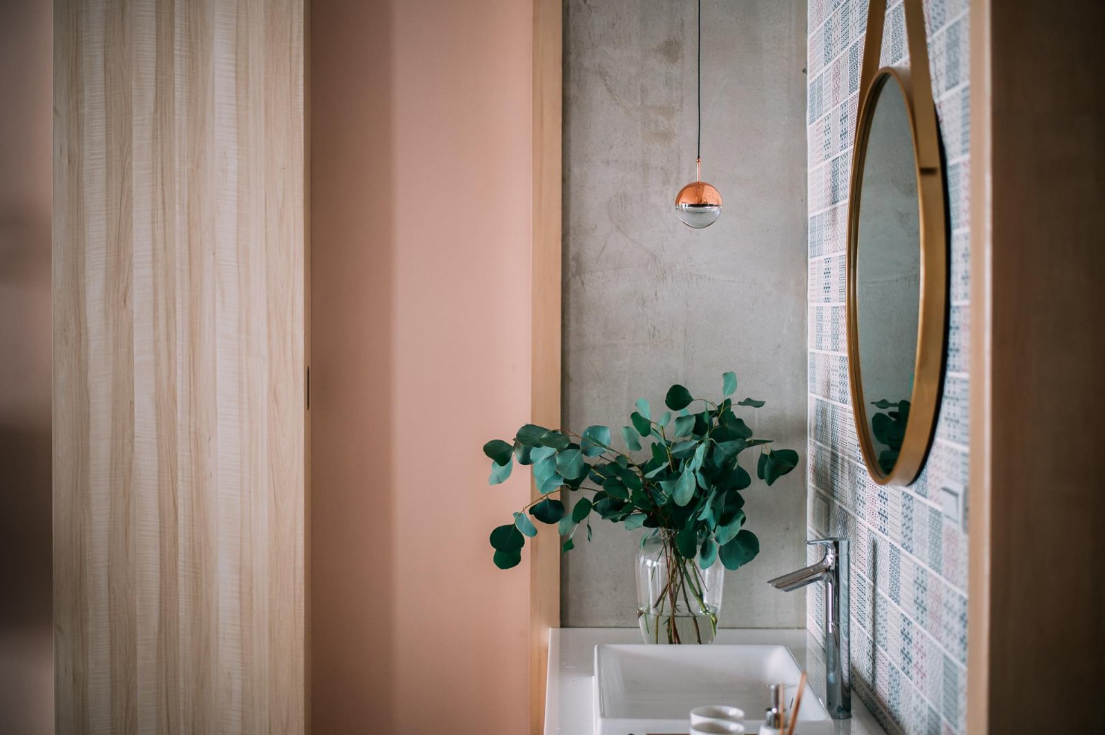 绿意盎然的家 | DIY 植物、纸飞机天花板、中岛厨房-10