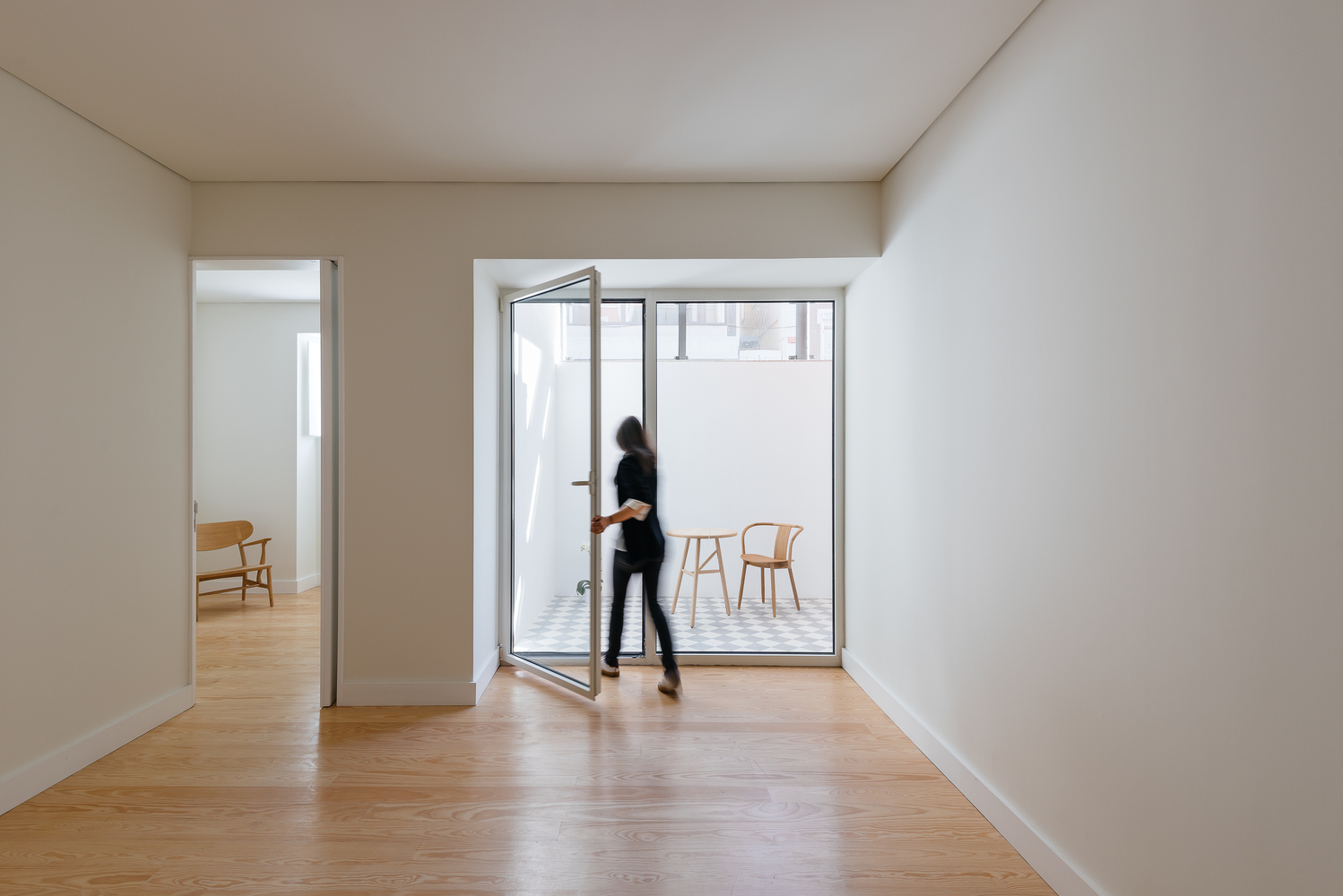 葡萄牙里斯本百年建筑翻新变身时尚住宅-48