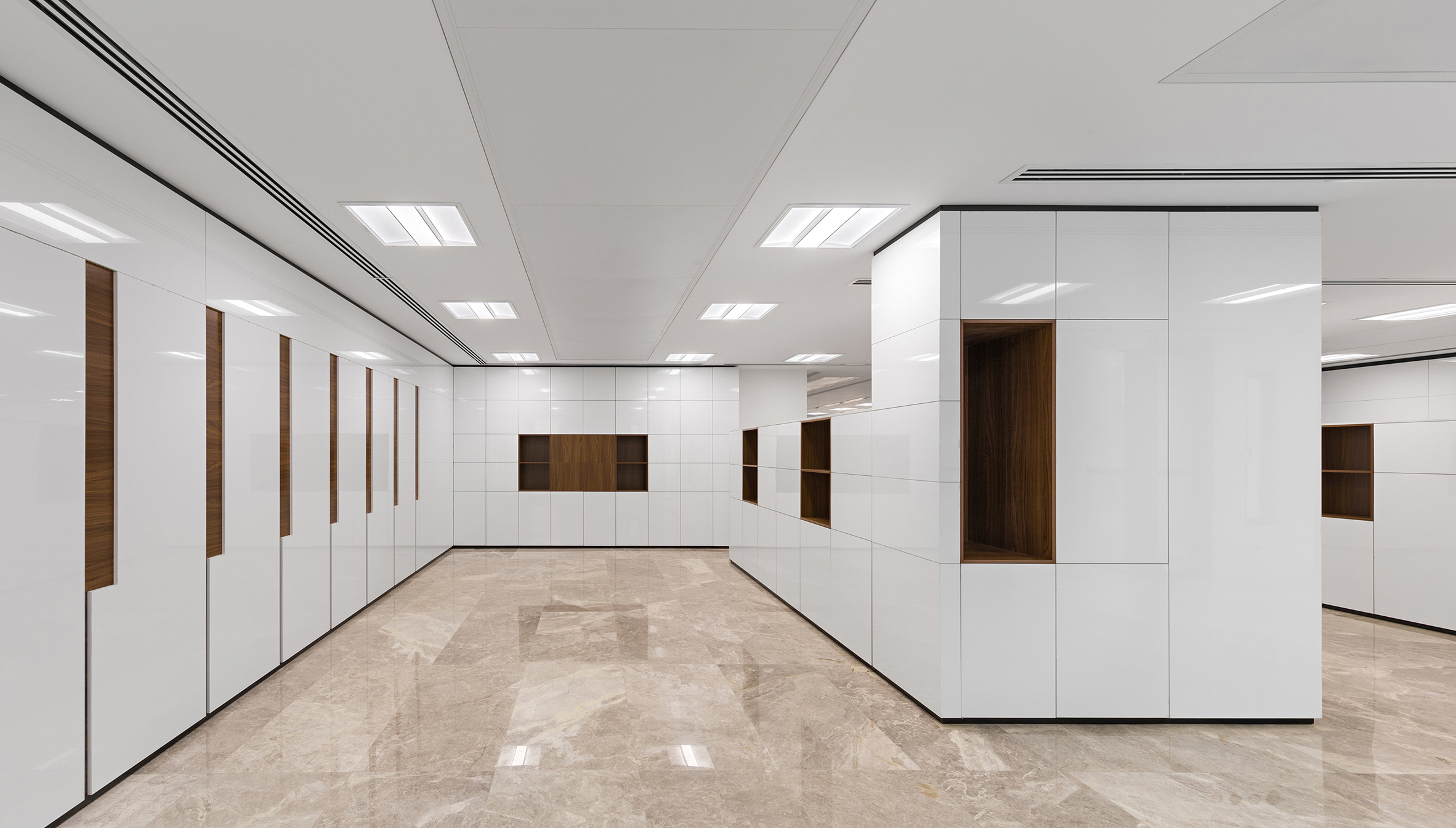 《Mehrkanaz Office Building | AsNow Design》灵活空间,光影交错-10