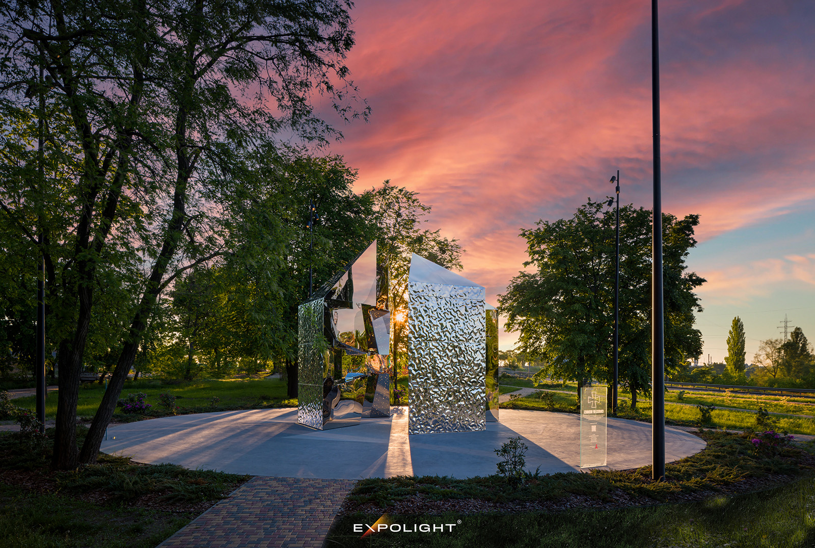 维什霍罗德英雄十字勋章（注：这里CROSS OF HEROES直译为英雄十字勋章 ，VYSHGOROD是乌克兰基辅州的一个城市维什霍罗德，由于不清楚具体语境，这样的组合可能是该城市相关的一种勋章名称，仅作参考） -0