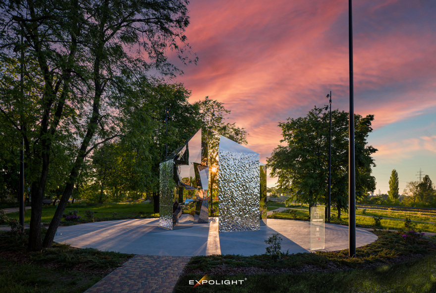 维什霍罗德英雄十字勋章(注:这里CROSS OF HEROES直译为英雄十字勋章 ,VYSHGOROD是乌克兰基辅州的一个城市维什霍罗德,由于不清楚具体语境,这样的组合可能是该城市相关的一种勋章名称,仅作参考) -0