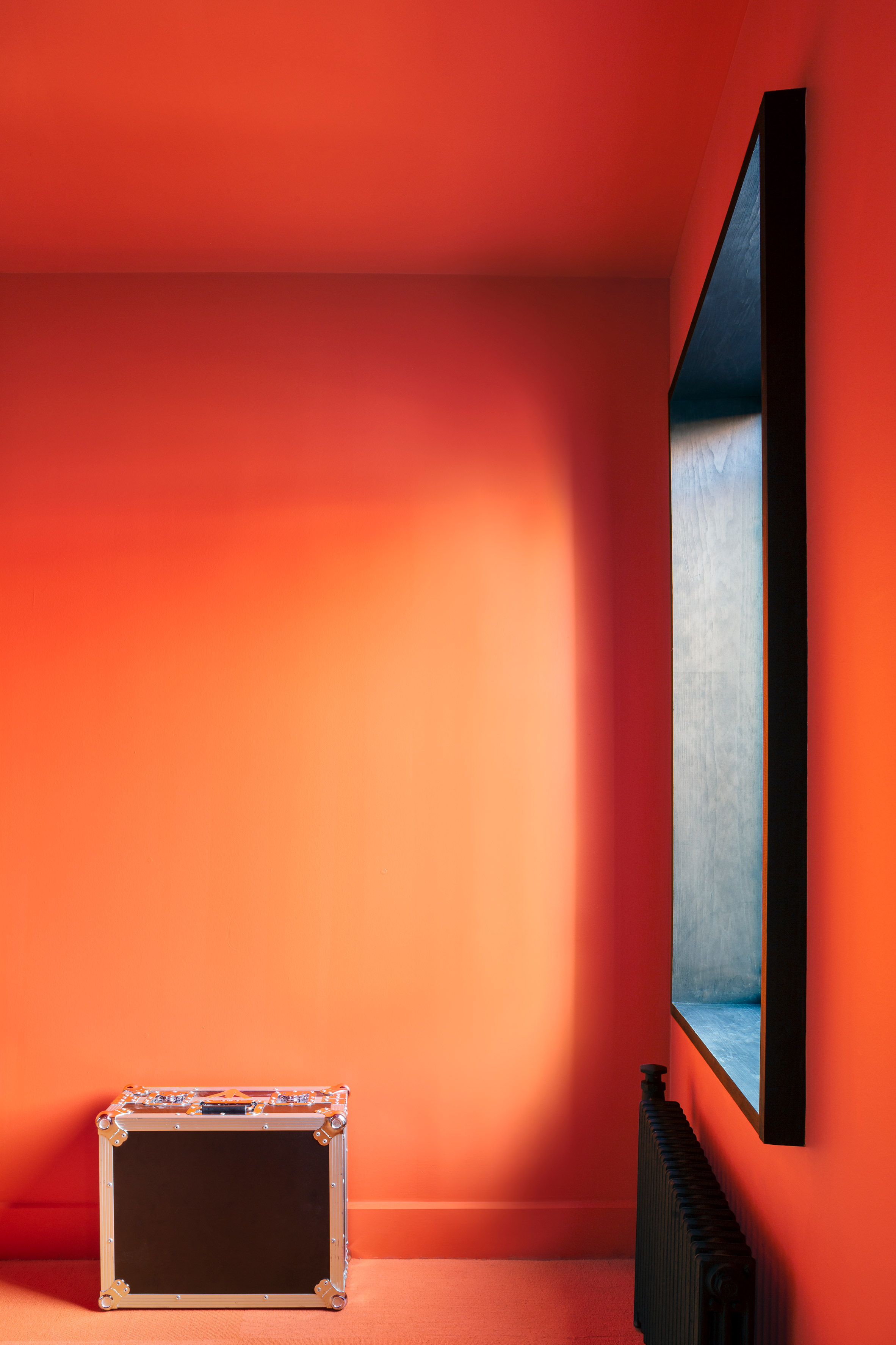 Yale 大学电台橙色表演室的惊艳设计-9