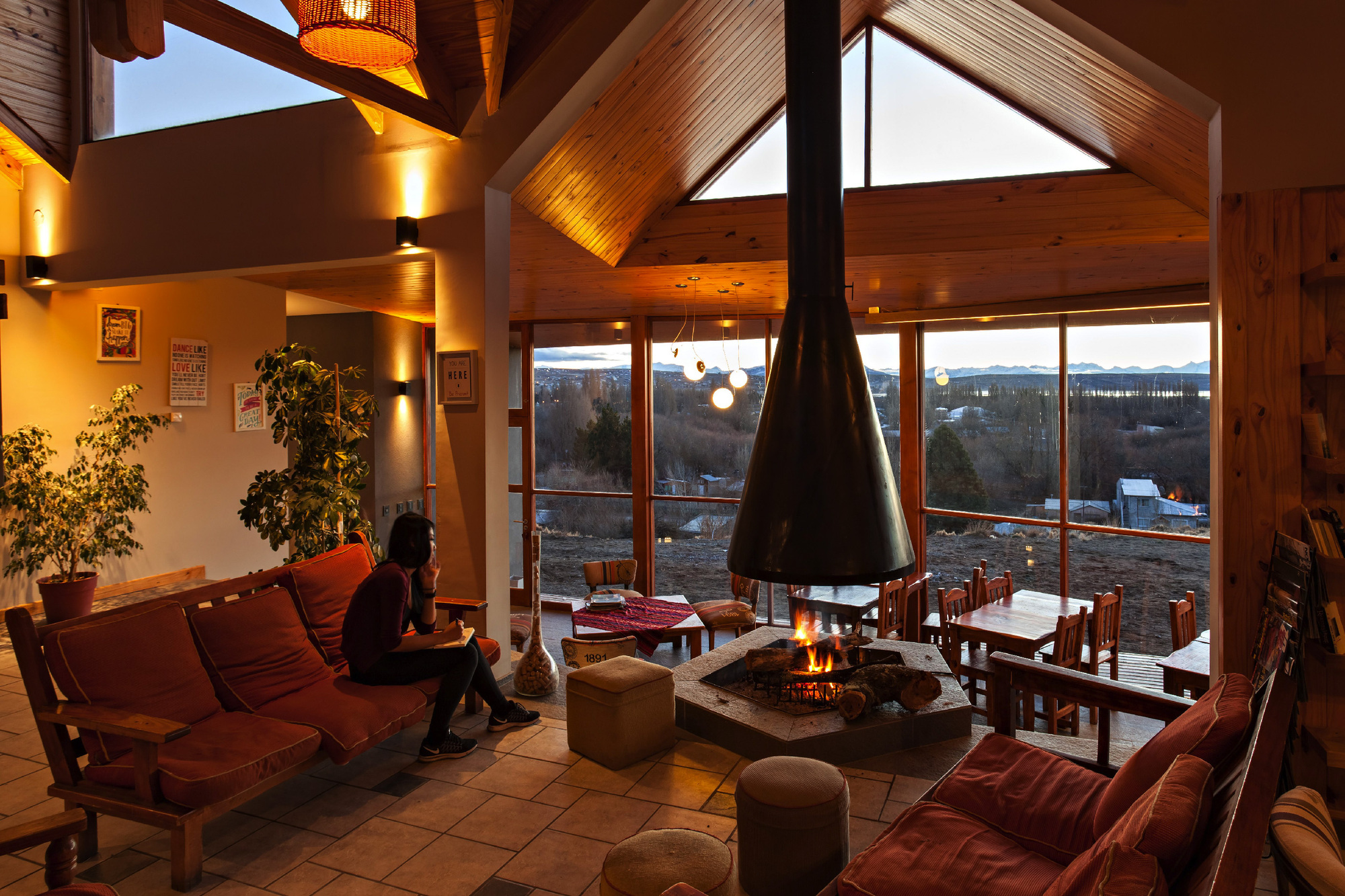 Calafate Hostel / Hauser Oficina de Arquitectura-34