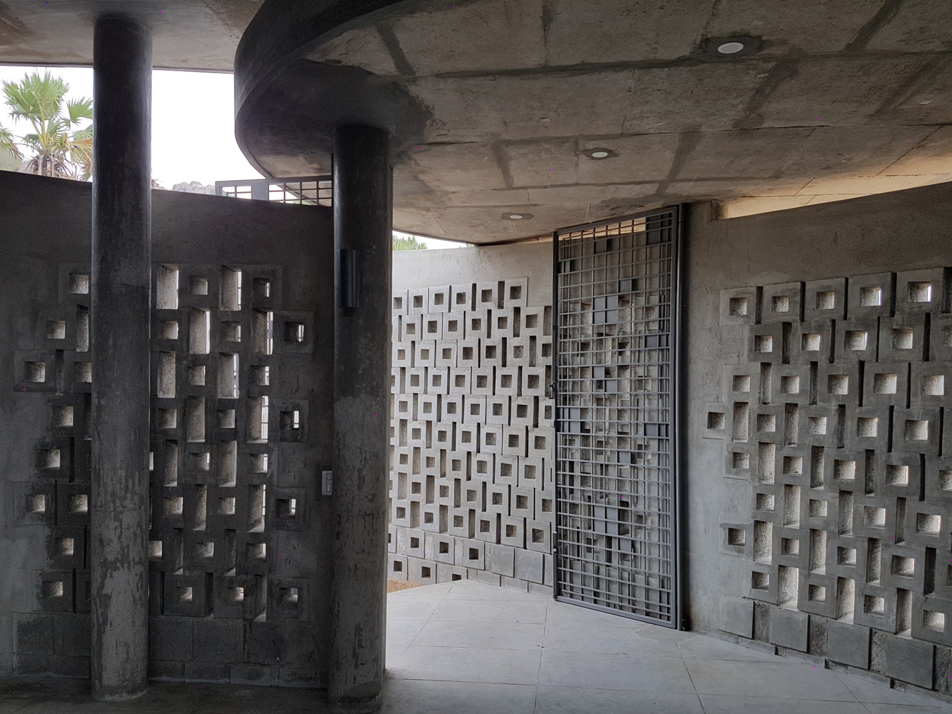 印度低成本社区中心,混凝土螺旋墙展现独特魅力-36