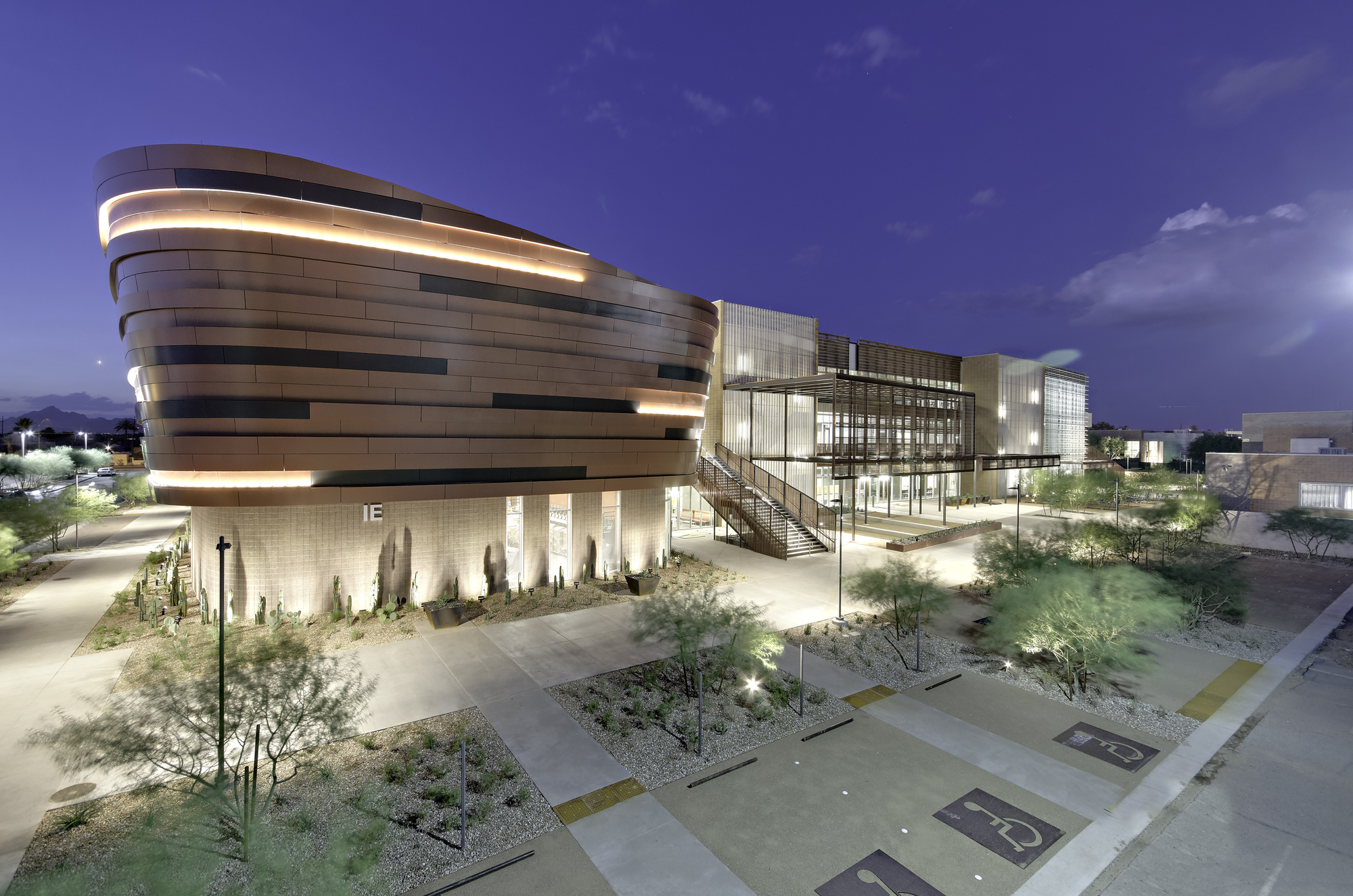 凤凰城 GateWay 社区学院 | 创新建筑融入城市更新-77