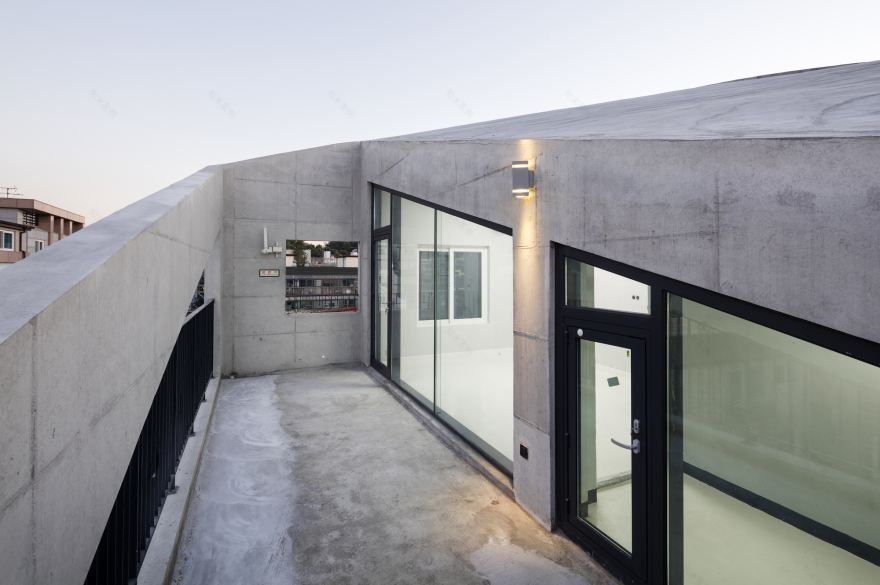 Bracing House / Atelier Jun-35