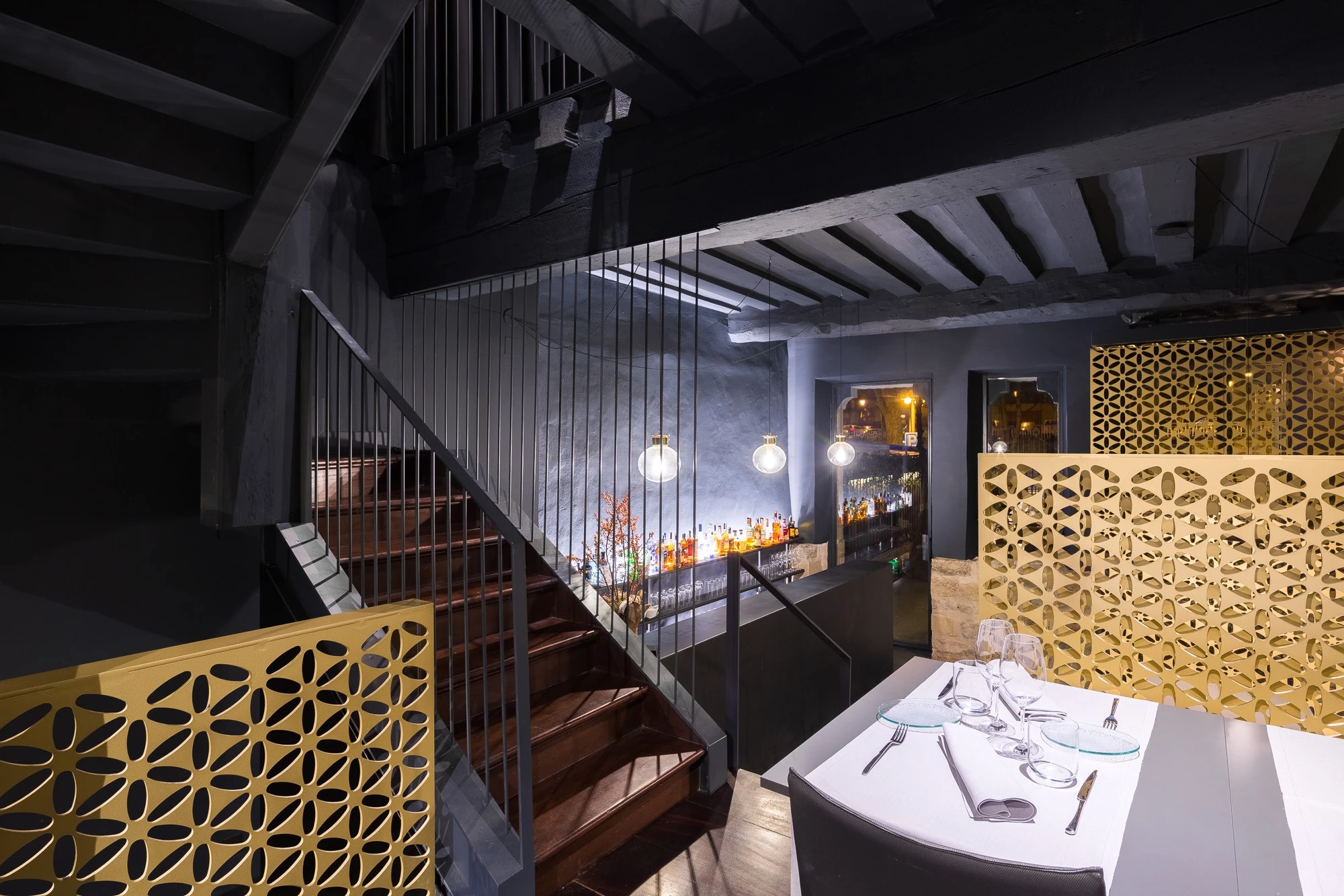 惊艳的西班牙餐厅设计，尊重传统与创新的完美结合-25