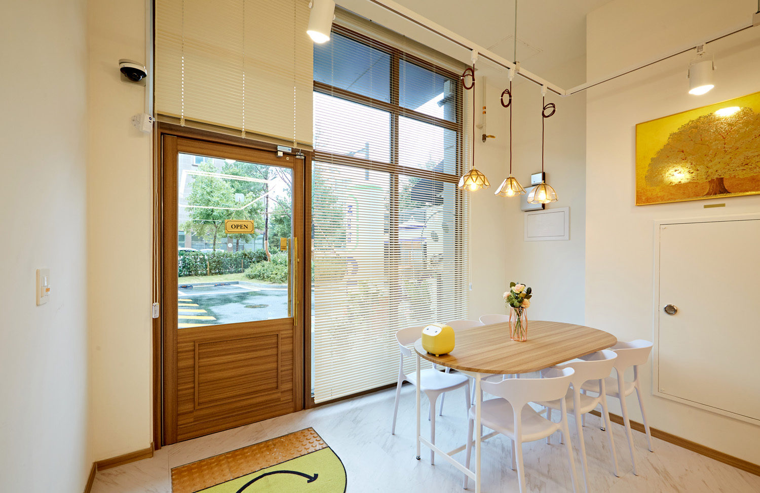 白色与木质的极简设计，10 分满分的咖啡厅-8