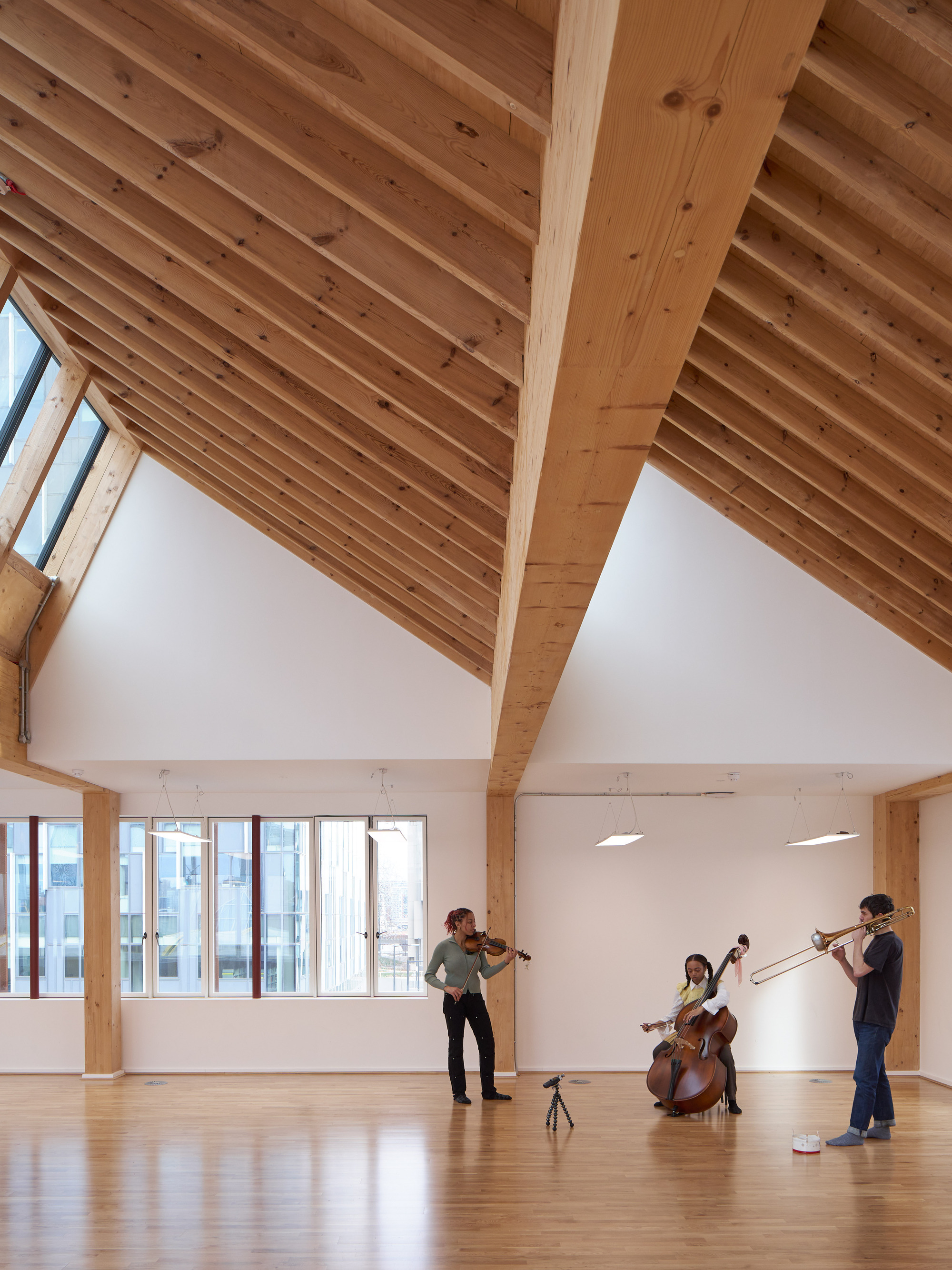 金字形神塔和菱形建筑丨英国伦敦丨Mole Architects-38