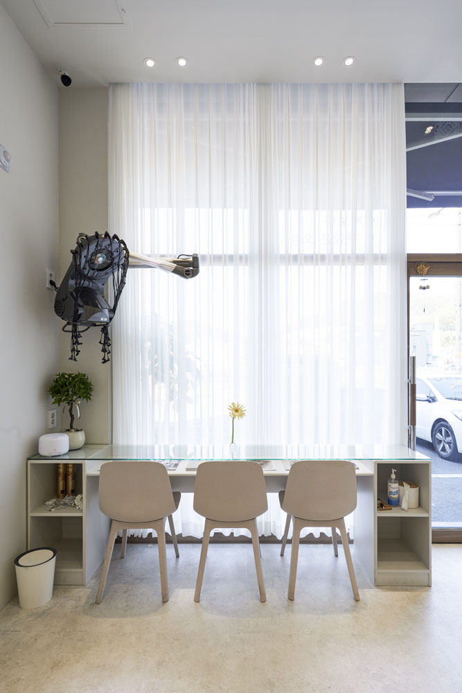 10 坪美妆店的极简设计魅力-6