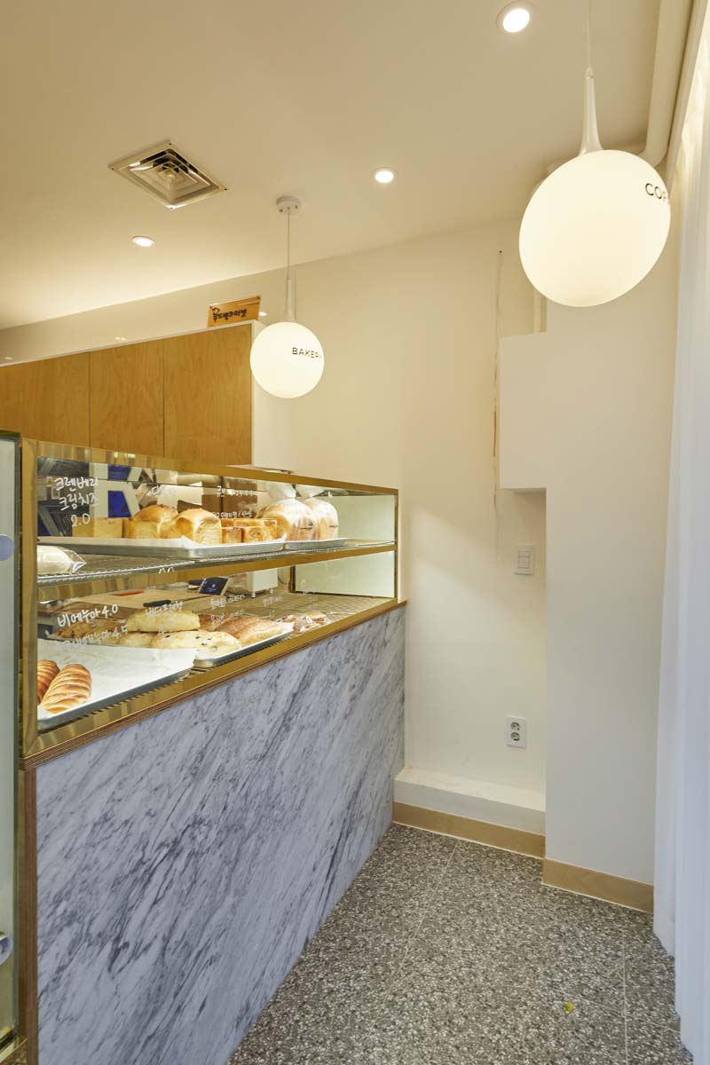 现代简约风 10 坪咖啡厅，打造温馨美食空间-4