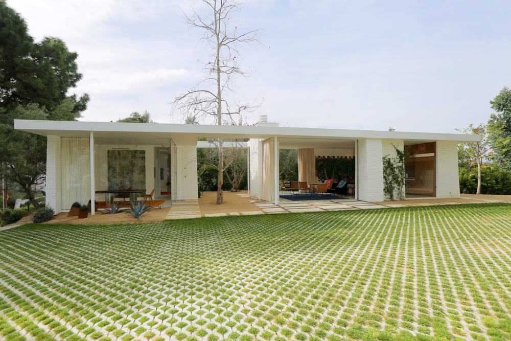 Beverly Hills Homes are Luxurious, Beautiful -- and Expensive-38