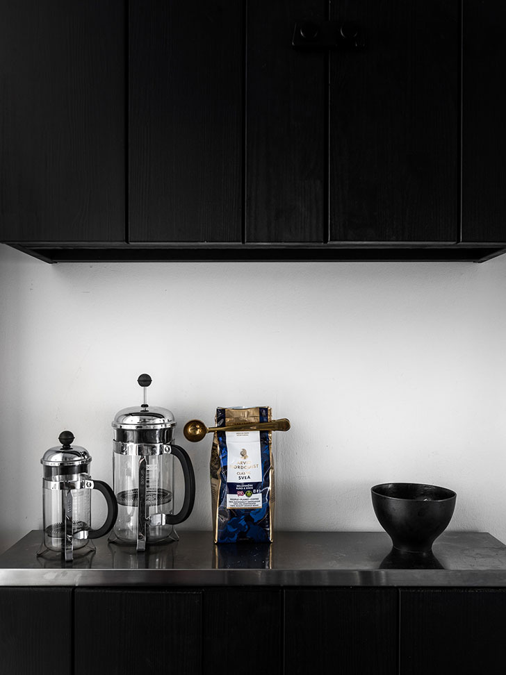 瑞典小公寓的层叠卧室设计-16