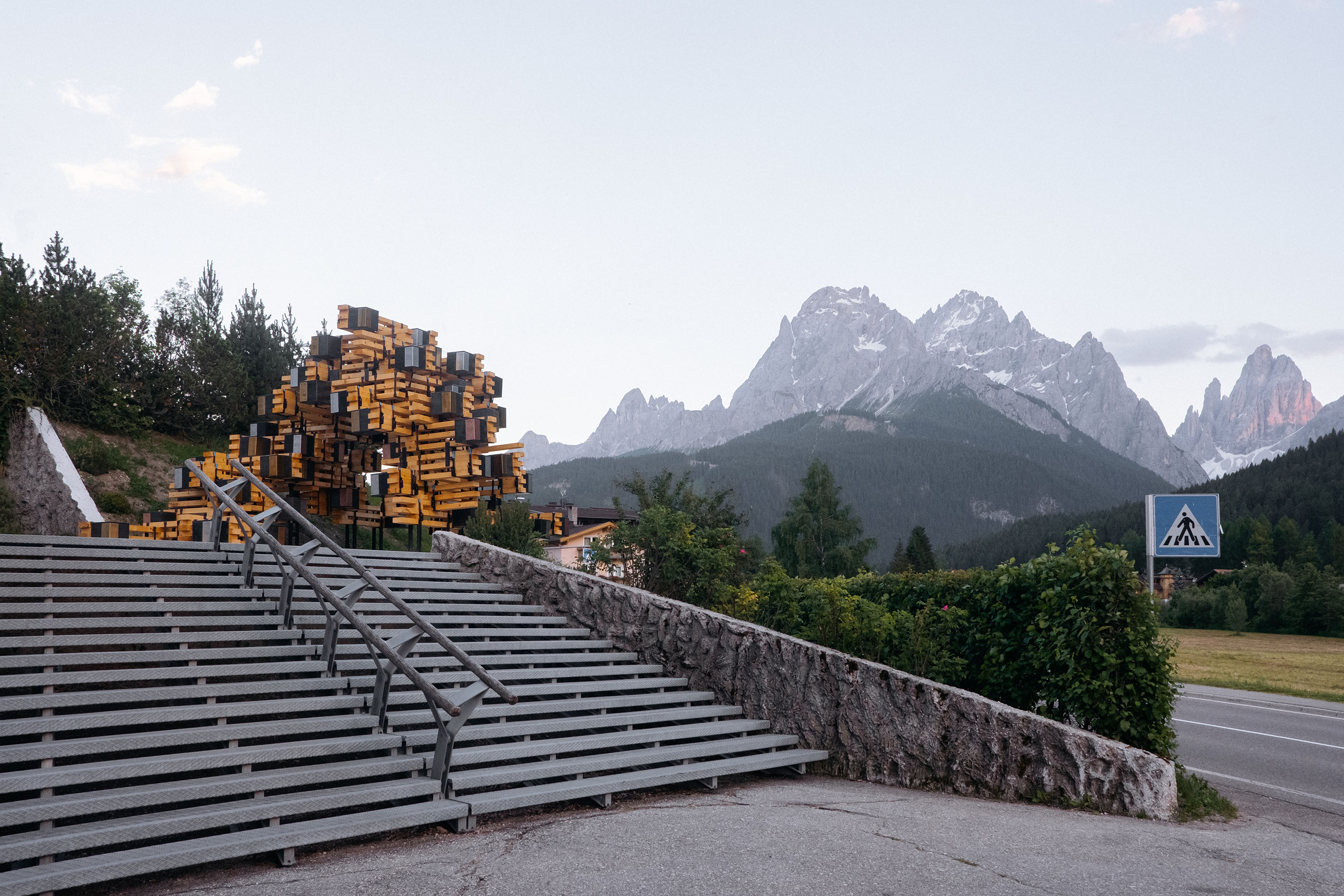 穿越时空的登山传奇 | 150 年 Dolomites 峰顶书安装艺术-7