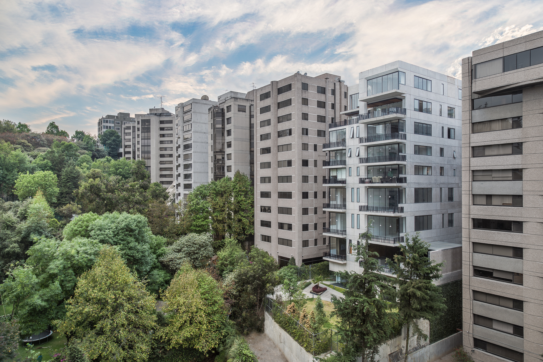 2015 年建造的 Tabachines 多单元住宅公寓室内设计解读-25