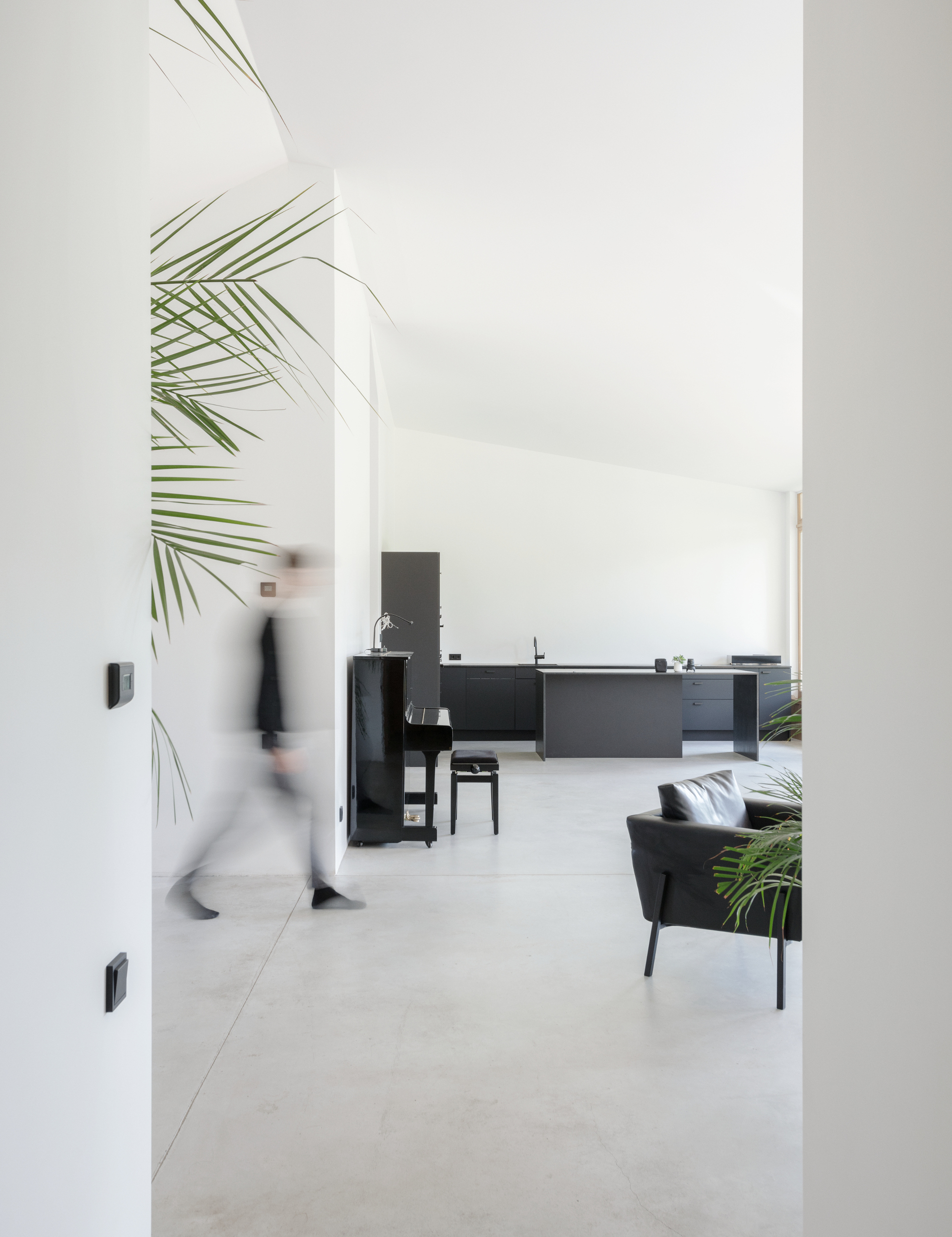 House With Four Roofs / GAISS-33