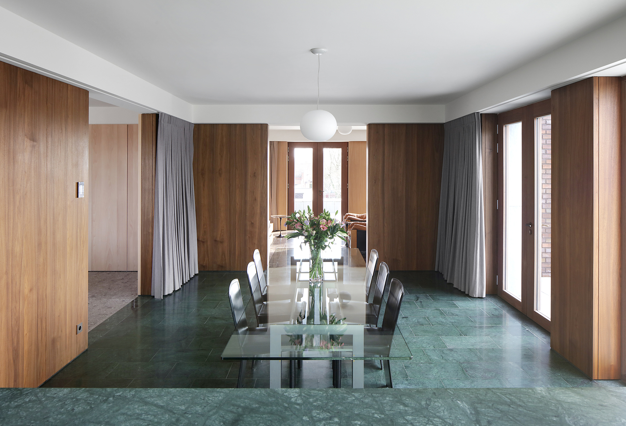 比利时郊区别墅设计，创新几何形态与丰富空间层次-1