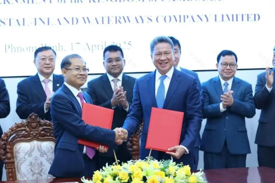 中交集团主要领导拜会柬埔寨首相洪玛奈并见证签约柬埔寨扶南德崇综合水利工程项目-6