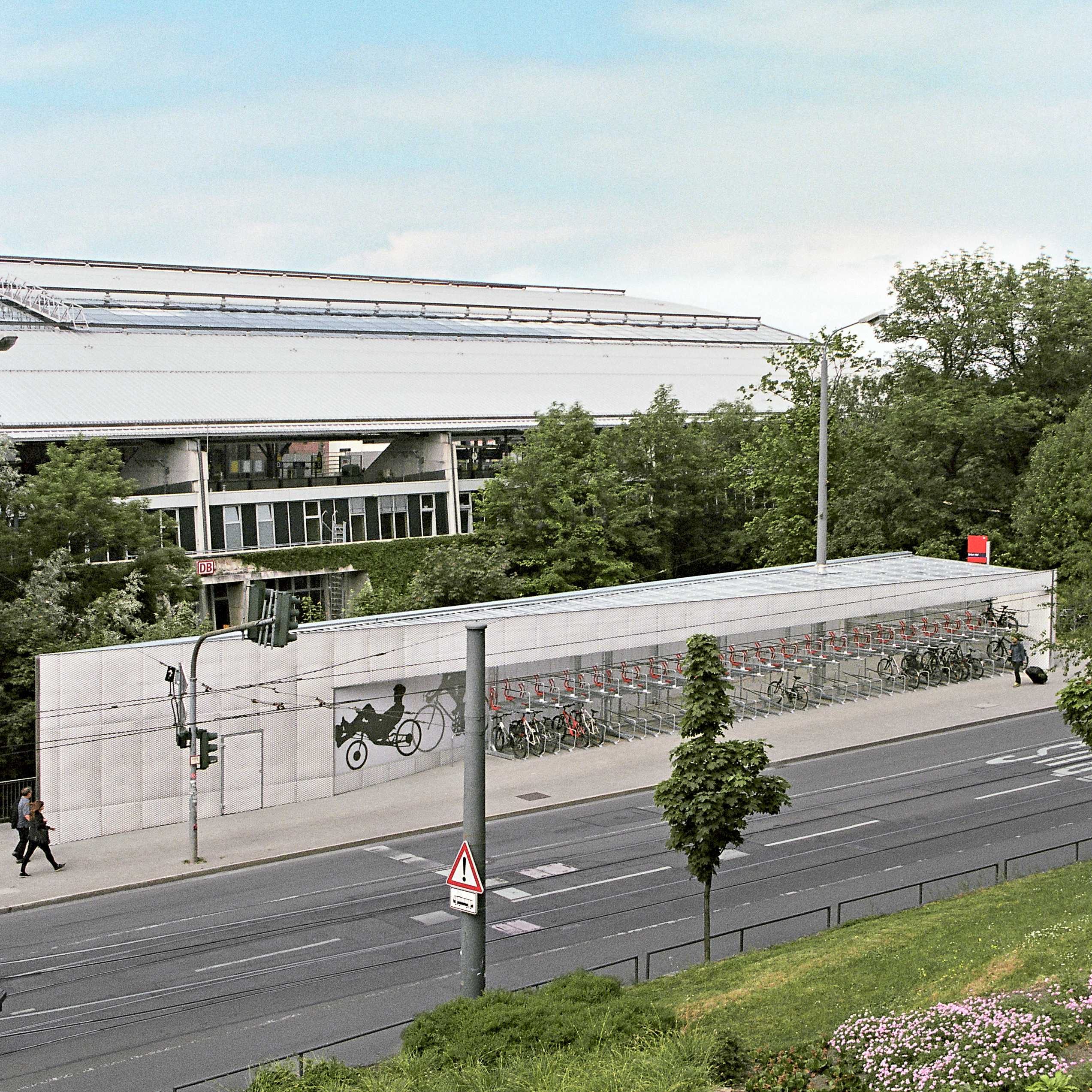 埃弗特冰站自行车停车场-13