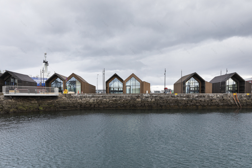 雷克雅未克旧港六座木屋办公室设计丨Yrki architects-16