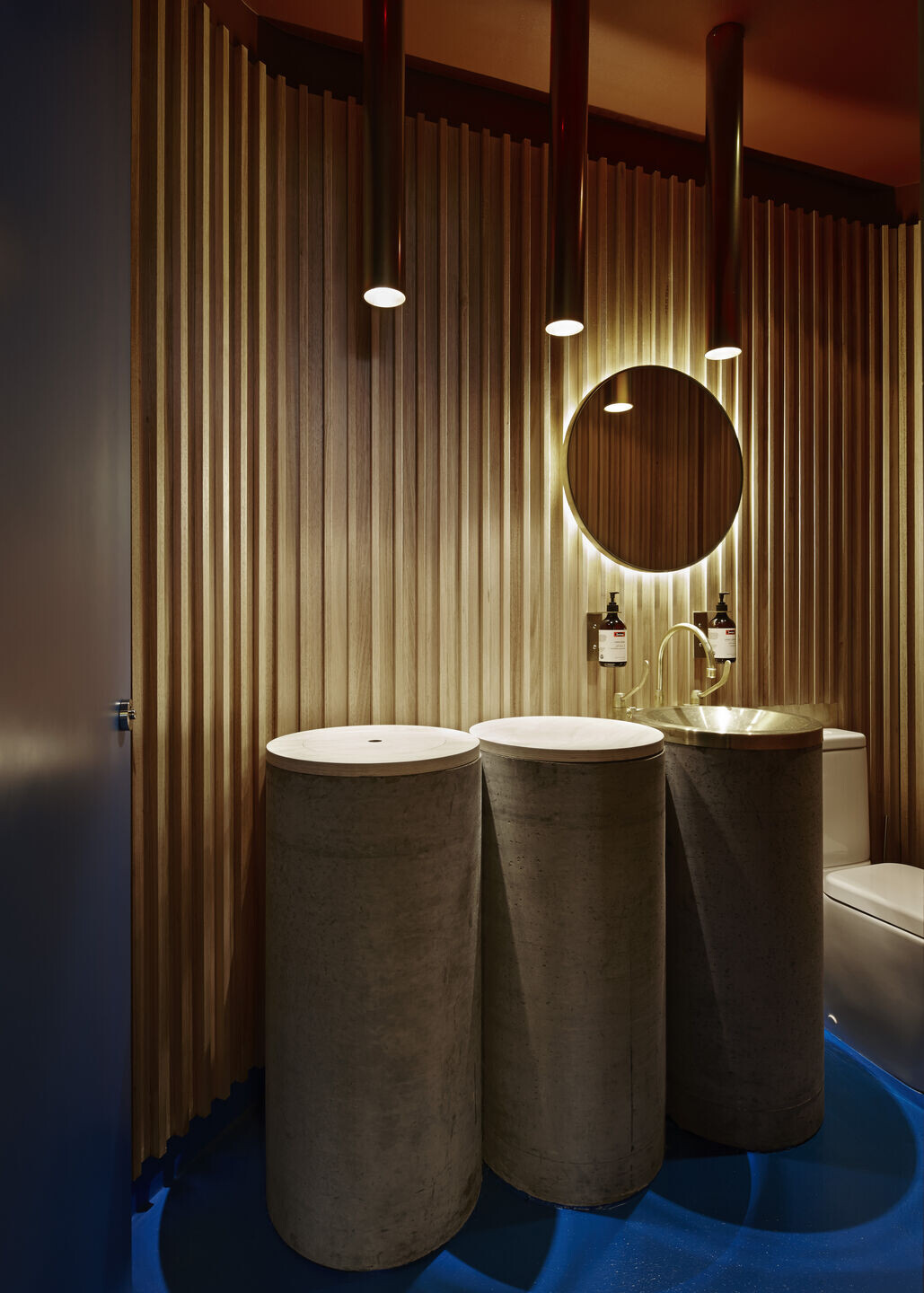 弧形纤维玻璃塑造的音响餐厅——墨尔本“Press Club”-13