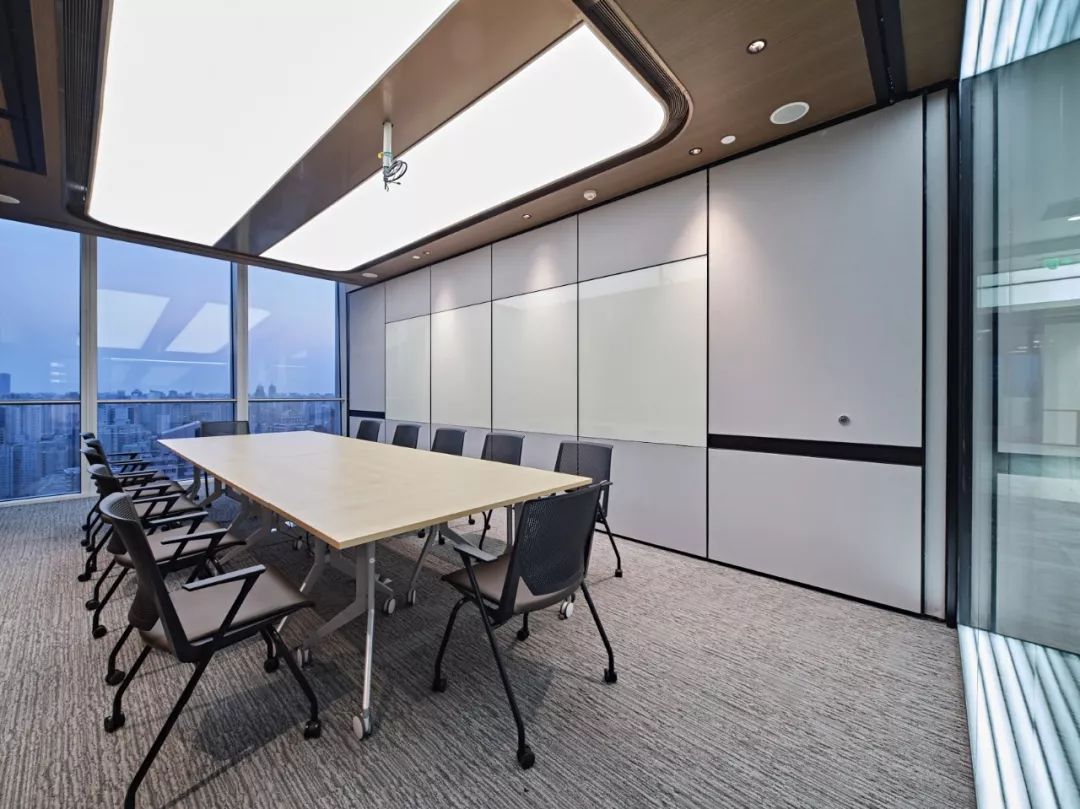 国泰君安期货 | 色彩缤纷的金融才俊办公空间-33