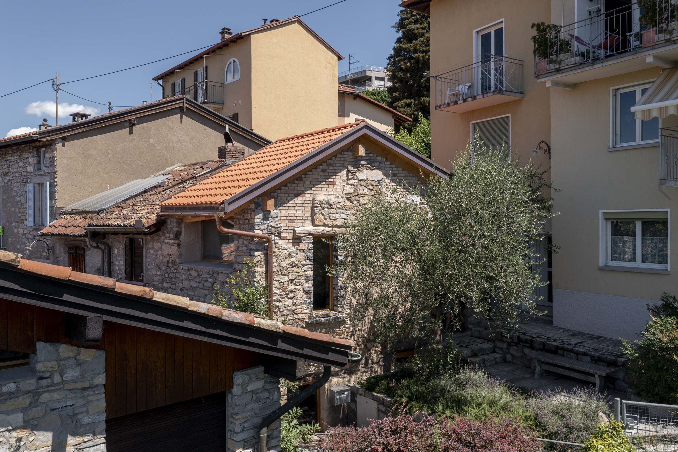 瑞士乡村微宅 | 旧木仓的重生-9