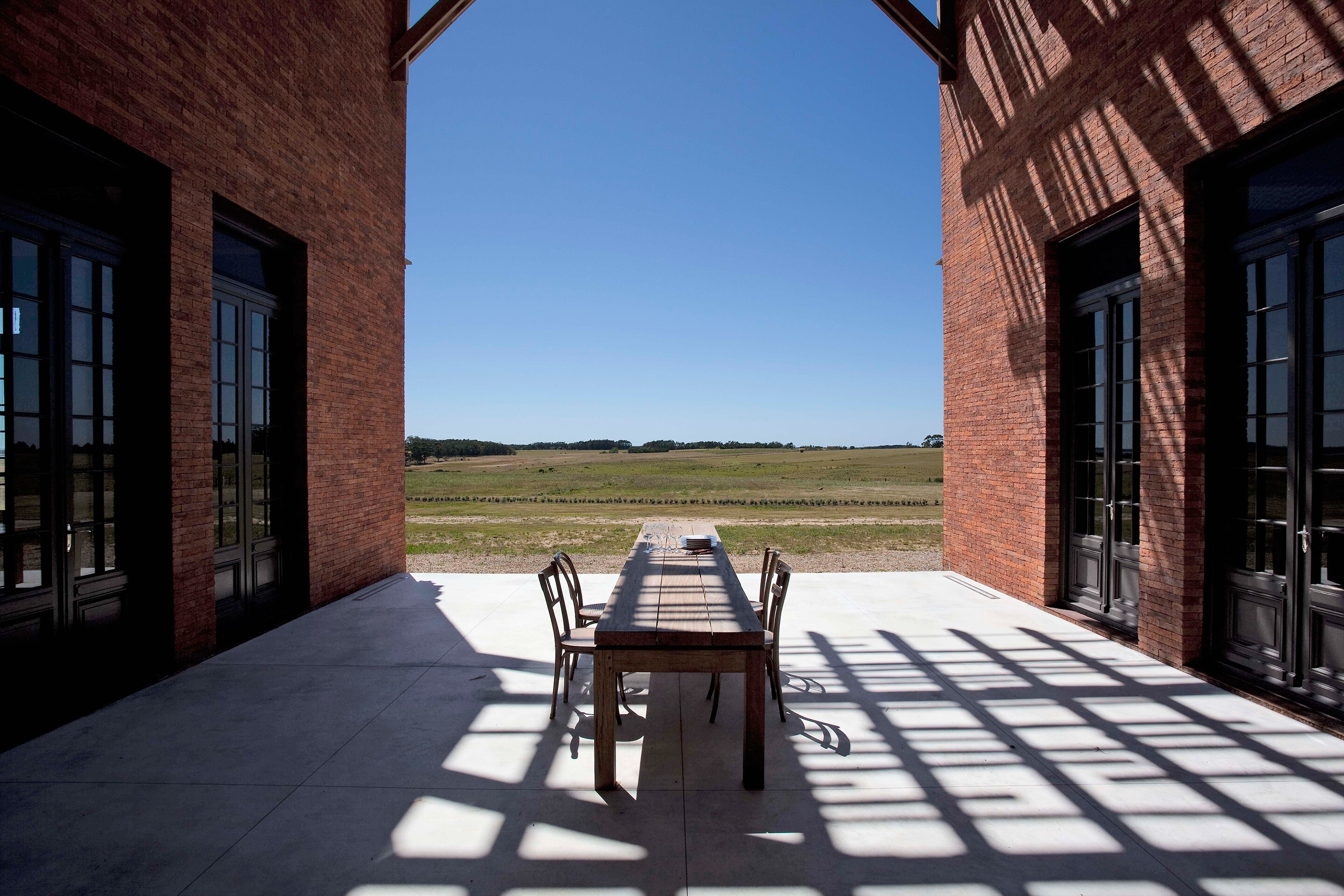 乌拉圭度假屋 | 砖石矩阵中的光影游戏-36