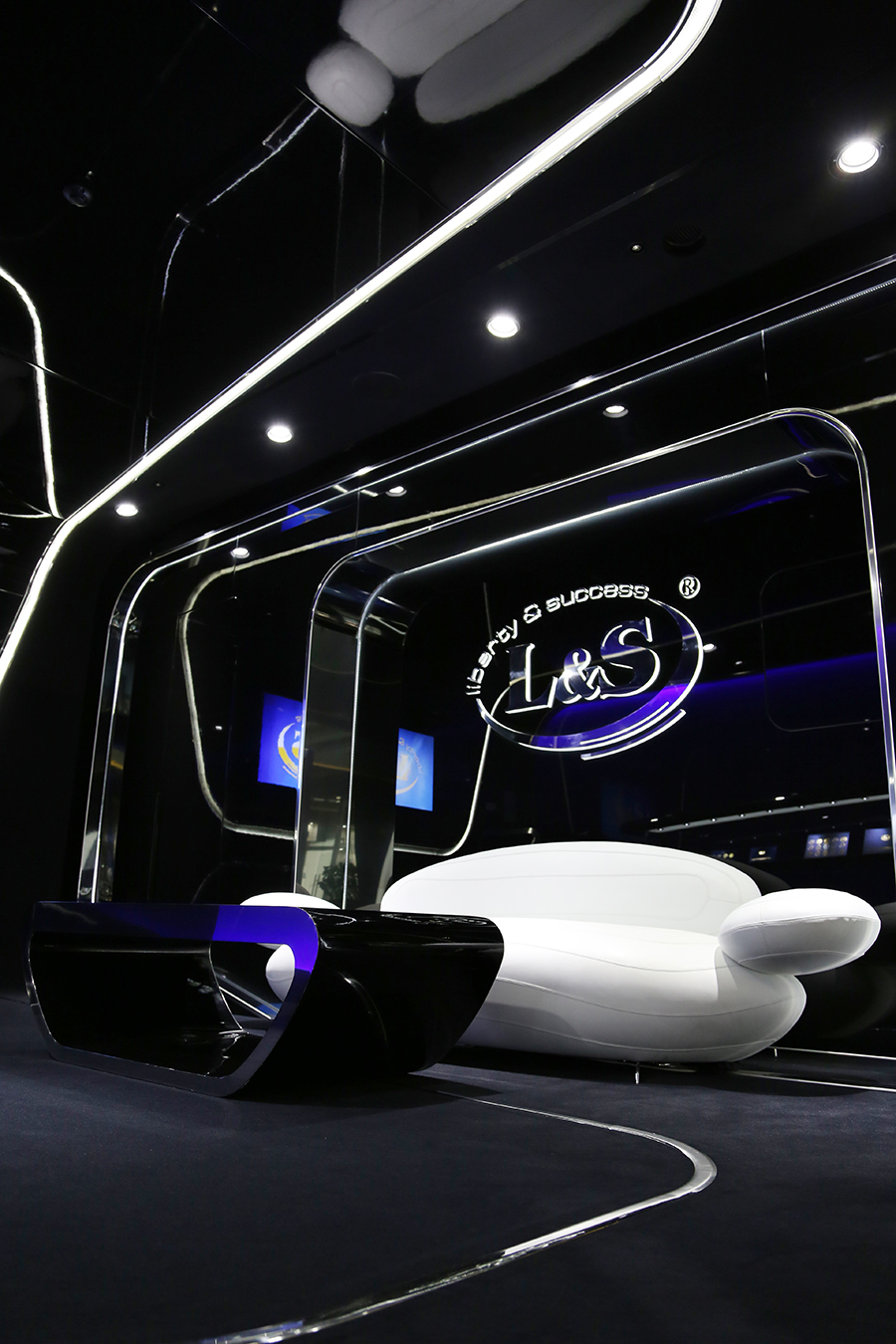 乌克兰科技未来主义展厅设计-34