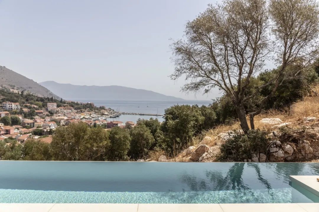 凯法利尼亚岛上的纯朴奢华 · Pera Perou 别墅群丨希腊丨Kleoniki Androni-0