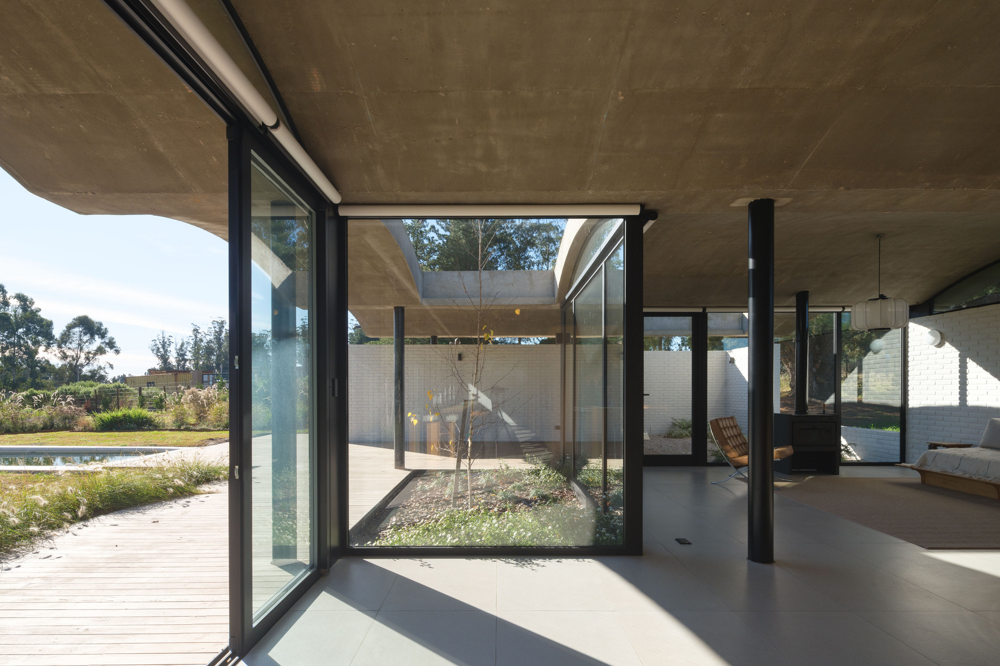 咬一口餐厅（假设Bite House是一家餐饮场所，House常见可表示店、馆等，Bite有咬的意思，组合起来可以理解成咬一口餐厅 ，如果有具体背景信息，可根据实际情况调整） 丨阿根廷丨BIOMA-19