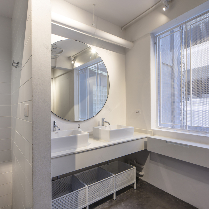 泰国"Bed One Block Hostel" 以小见大,社交空间与私密空间的完美平衡-39