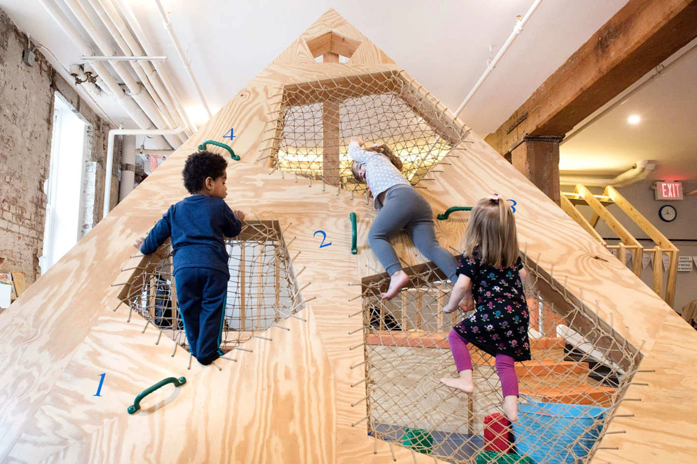 小飞象休息时间

注：Dumbo通常是指迪士尼动画形象小飞象，Recess有休息、课间休息等意思，结合常见语境这样翻译较为合适 丨studio ai architects-0