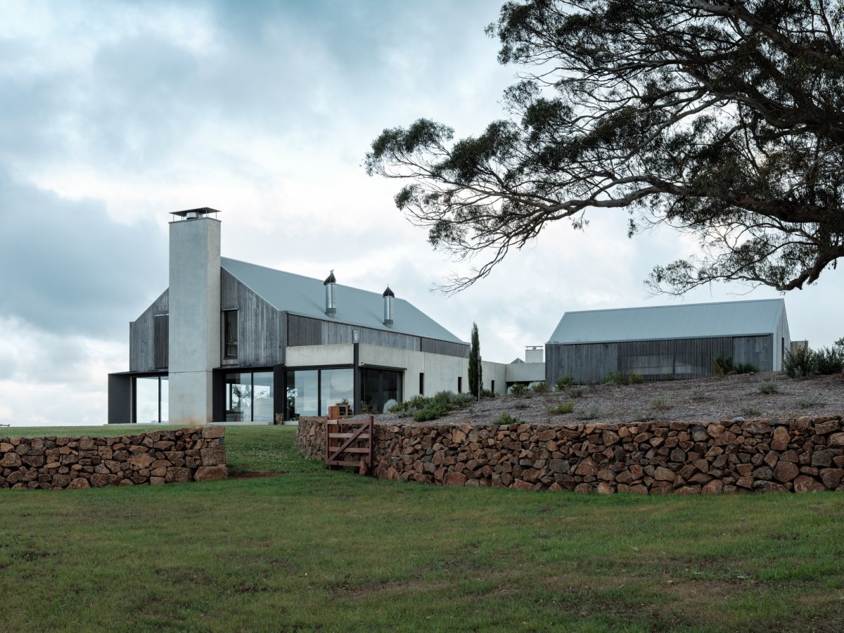 Highlands House · 木结构雕塑画廊别墅设计丨巴布亚新几内亚南部高地丨Luke Moloney Architecture 事务所-11