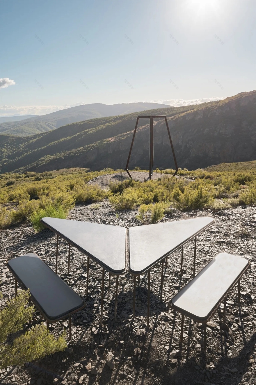 西班牙高山上的秋千-20