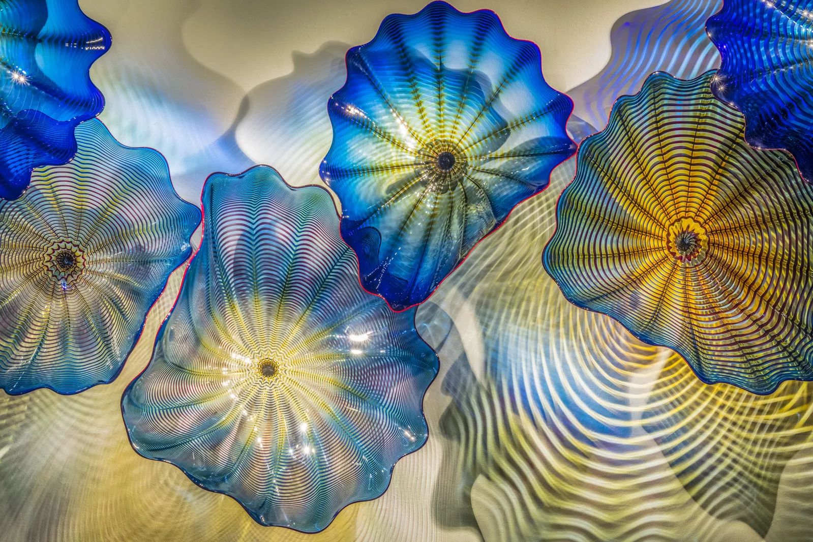 梦幻般的光与色彩 | Dale Chihuly 的玻璃艺术世界-32